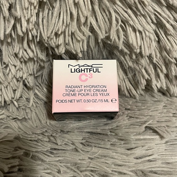 MAC Lightful C3 Radiant Hydration Tone-Up Eye Cream - Picture 3 of 5
